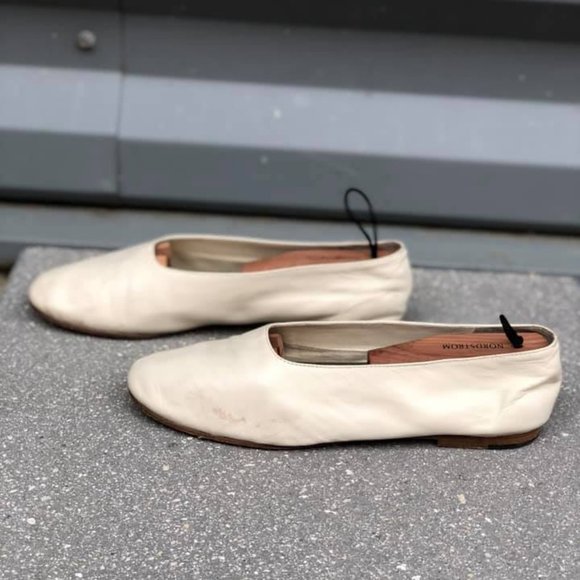 Vince Off White Slip on Flats - Picture 2 of 4
